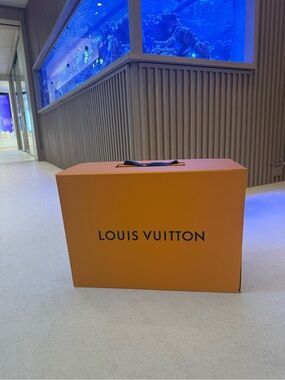 Louis Vuitton Orange Gift Box with Handle 23x17x10